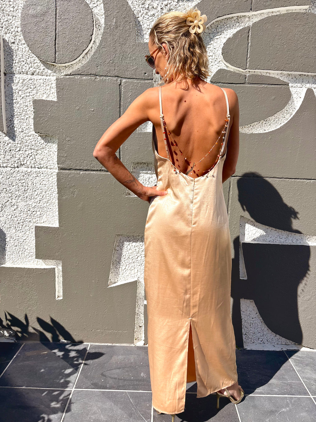 Robe longue satinée champagne dos ouvert