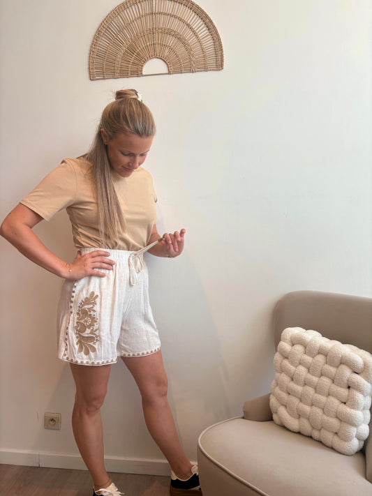 Short brodé