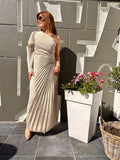 Robe longue plissée beige asymétrique